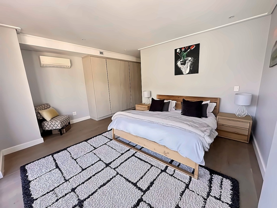 To Let 4 Bedroom Property for Rent in Green Point Western Cape